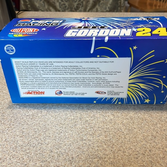 Jeff Gordon # 24 Du Pont /Pepsi/Daytona 2002 Monte Carlo 1:24.Scale Stock Car - Picture 2 of 16